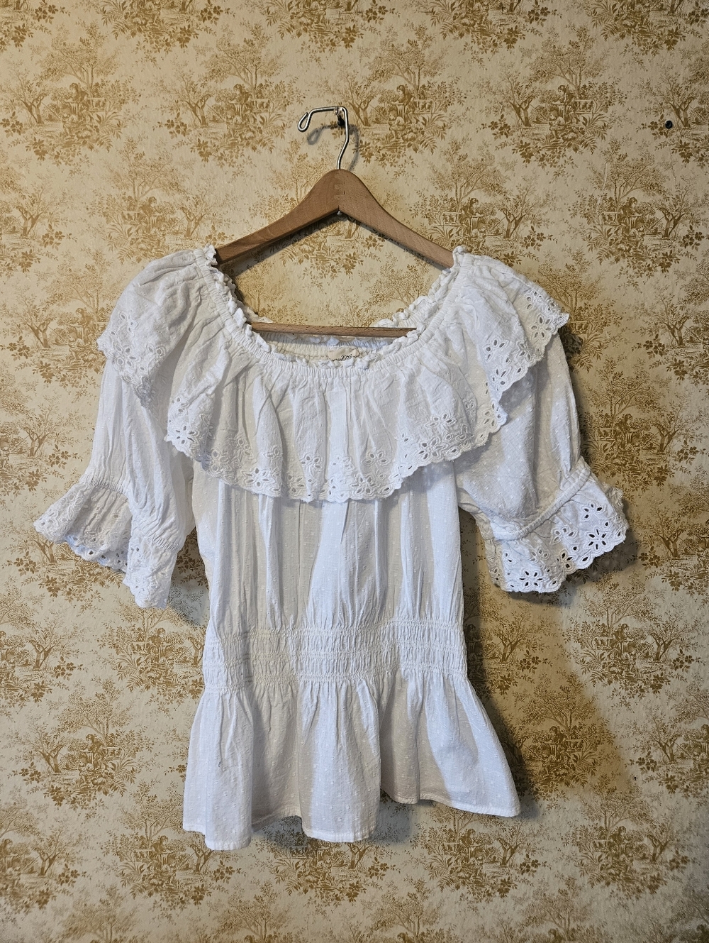 Universal Thread Small White Embroidered Boho Top